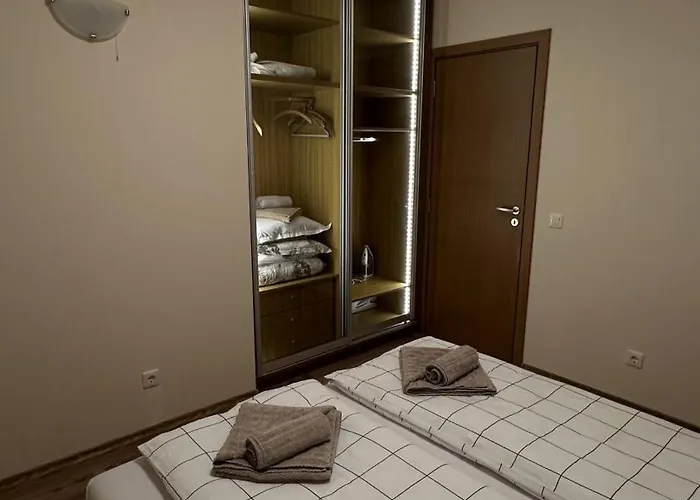 Апартамент и стай за гости алекс *